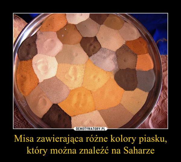 Misa zawierająca różne kolory piasku, który można znaleźć na Saharze