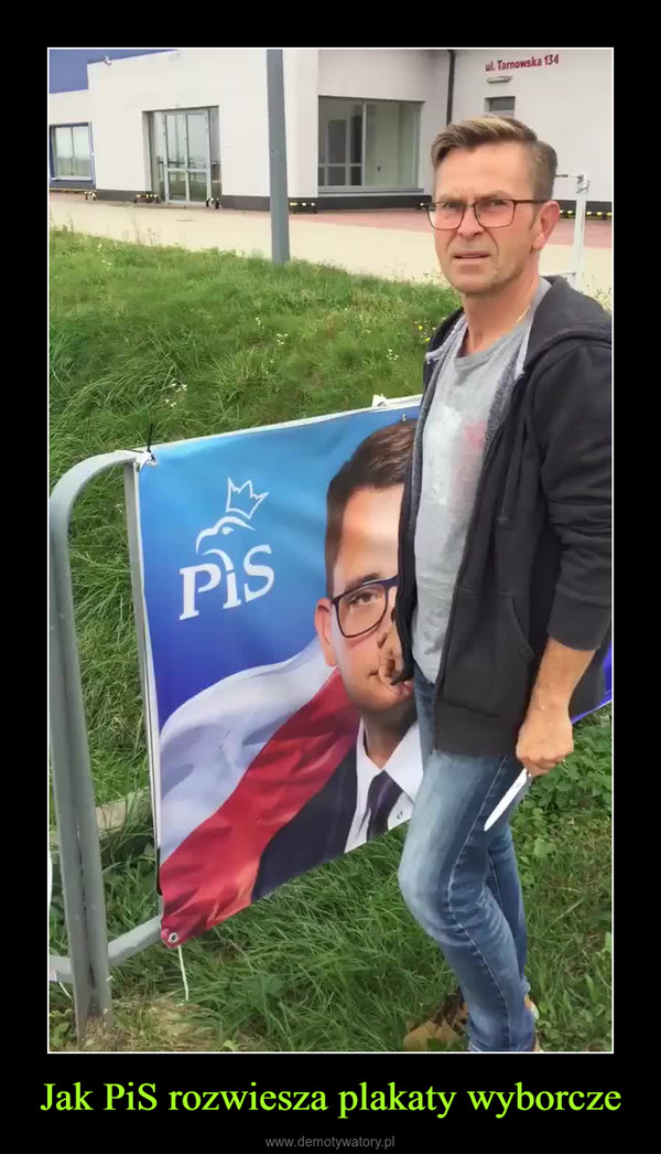 Jak PiS rozwiesza plakaty wyborcze –  