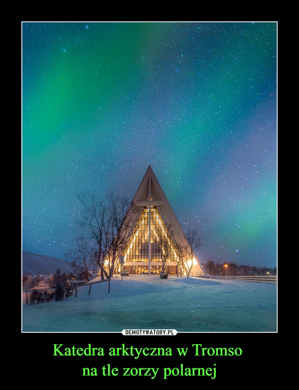 Katedra arktyczna w Tromso na tle zorzy polarnej –  