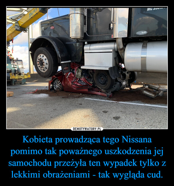 Kobieta prowadząca tego Nissana pomimo tak poważnego uszkodzenia jej samochodu przeżyła ten wypadek tylko z lekkimi obrażeniami - tak wygląda cud. –  