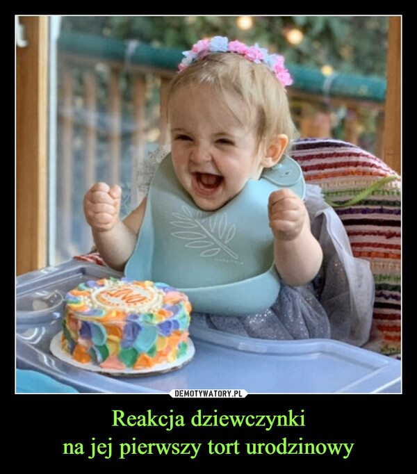 Reakcja dziewczynki
na jej pierwszy tort urodzinowy